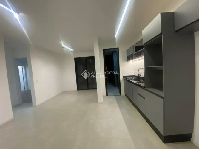 Apartamento Novo com 2 dormitórios (1 suíte), semimobiliado, em Areias, São José SC!