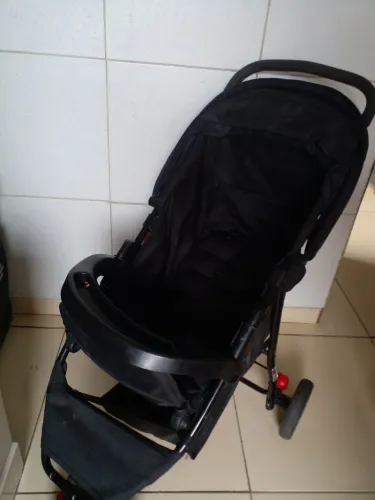 CARRINHO DE BEBÊ E CADEIRINHA DE VIAGEM