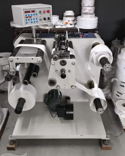 Rebobinadeira e Cortadeira Reinaflex 500mm, alinhador eletrônico, facas rotativas