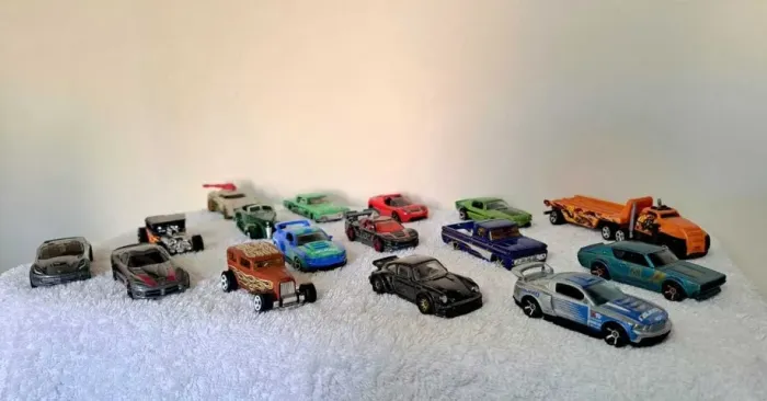 Lote Hot Wheels [16] Carrinhos SemiNovos