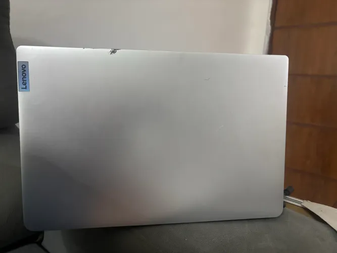 Notebook LeNovo com 4GB de memória RAM