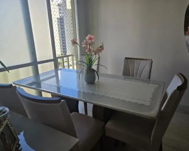 Mesa de jantar 6 cadeiras + aparador 