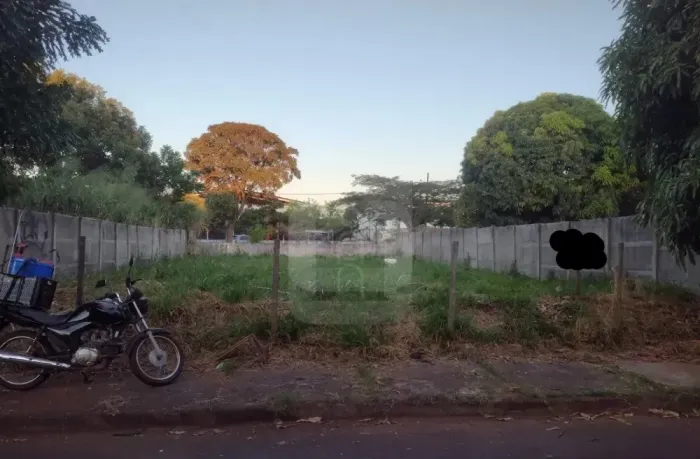 Terreno à Venda no Bairro Aclimação.