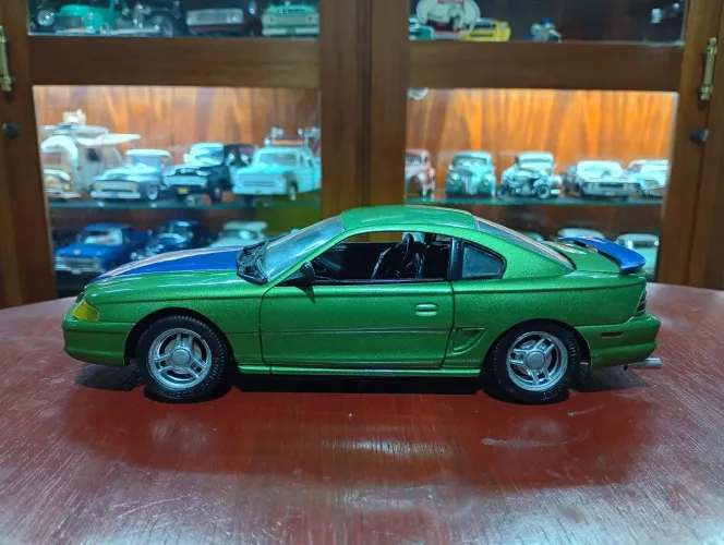 Mustang 1/18 customizado 