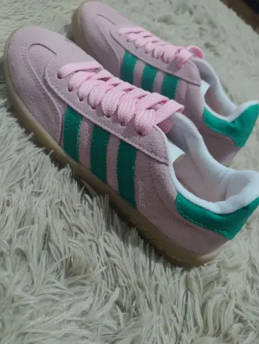 Vende se um tênis feminino novo número 36, aceita cartão,.