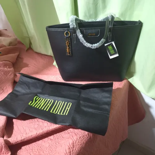 Bolsa Santa lola nova sem uso. Bem espaçosa cabe um notebook