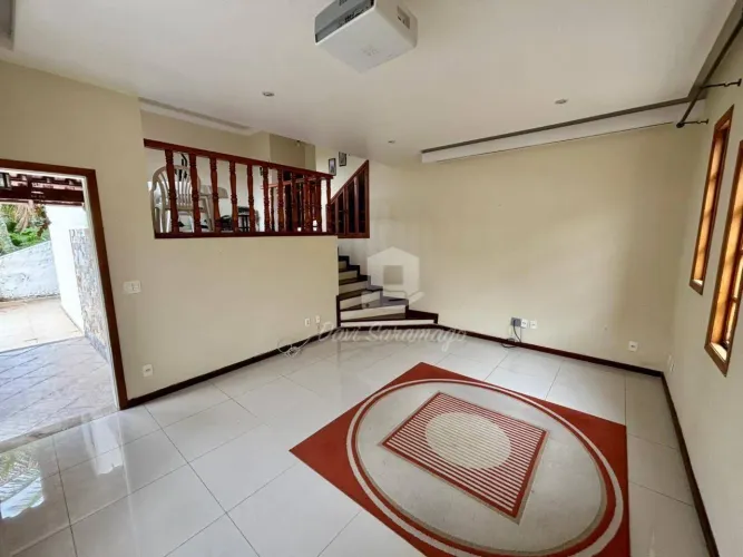 Casa com 4 Quartos à Venda em Pendotiba