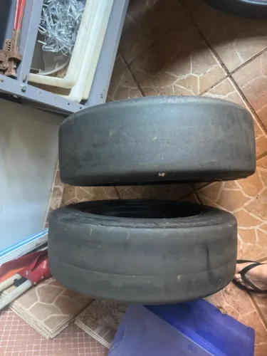 Par de rodas com pneus Slick R14
