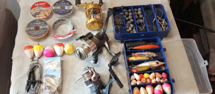 Kit pesca com vara + molinetes + carretilha e acessórios
