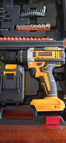 Parafusadeira/Furadeira Sem Fio 10 mm com 2 Baterias