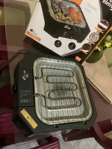 Vendo churrasqueira elétrica, na caixa