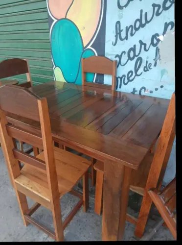 Mesa com 4 cadeiras
