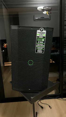 Mackie 212 XT