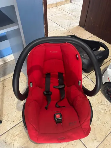 Bebê conforto com base veicular