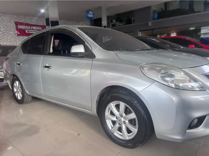 Nissan Versa SL 1.6 16V Flexstart 4P Mec. 2014