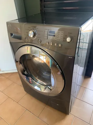Vende se lava e seca LG lava até 10 kilos água quente tudo ok