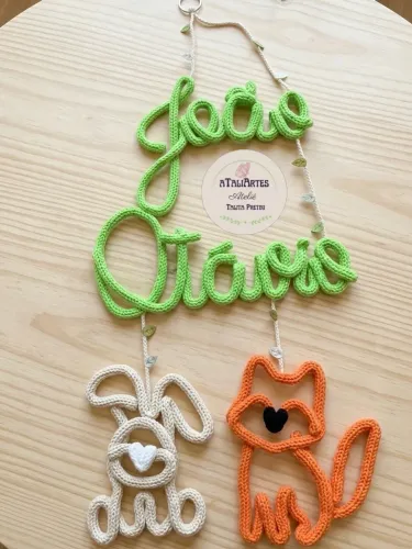 Porta maternidade Animais do Bosque personalizado em tricotin