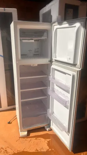 Geladeira Electrolux df35a frost free de 260L