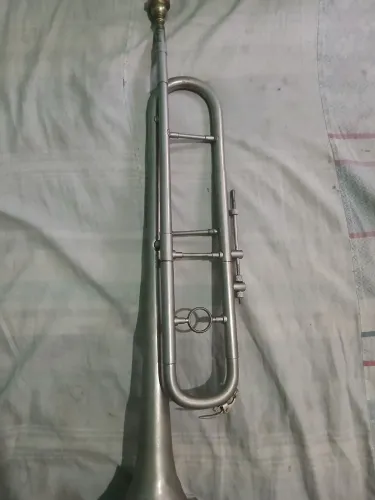 Vendo corneta seminova, em bom estado.
