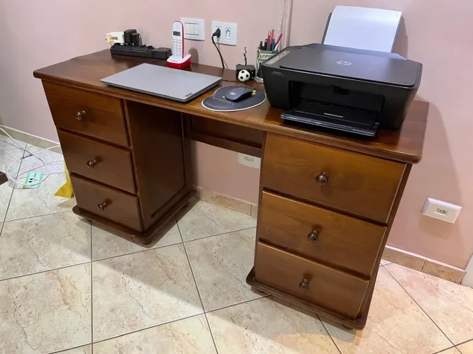 Mesa de computador com 6 gavetas