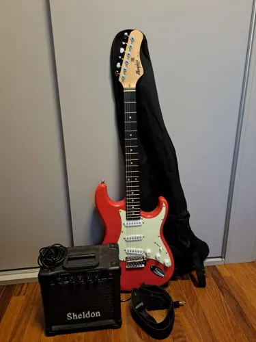 Guitarra Stratocaster Vermelha com Amplificador
