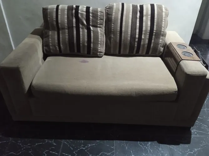 Lindo sofá 2 lugares 