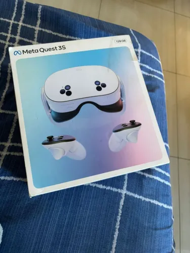 Meta Quest 3S headset (white)