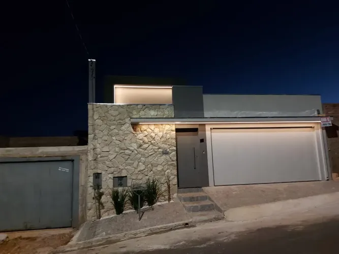 Casa moderna com piscina aquecida pronta para morar em Pedregulho/SP