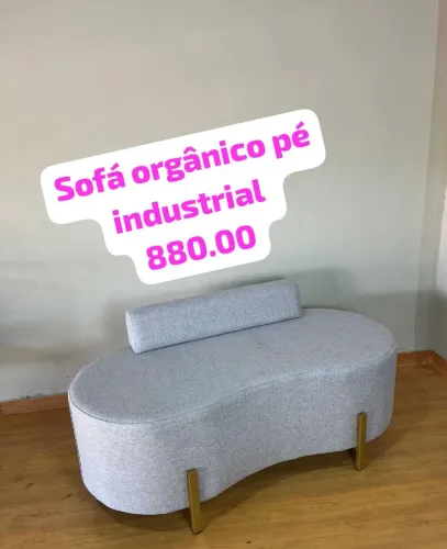 Sofá orgânico pé industrial lançamento 