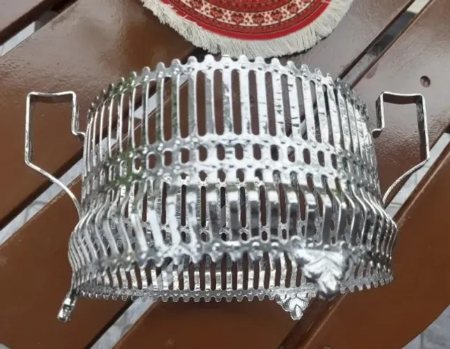 Suporte para tigela em metal fenestrado 18cm diâmetro