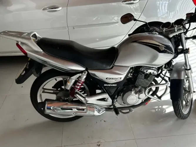 Suzuki GSR 125 - 33 mil KM
