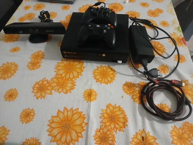 Vendo xbox 360 desbloqueado com mais de 300 jogos 