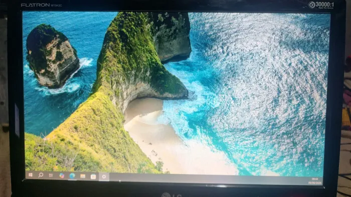 Monitor lg flatron W1943C ( SÓ VGA )