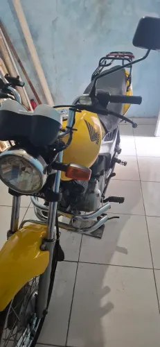 moto bem conservada,  econômica,  não  bate nada.