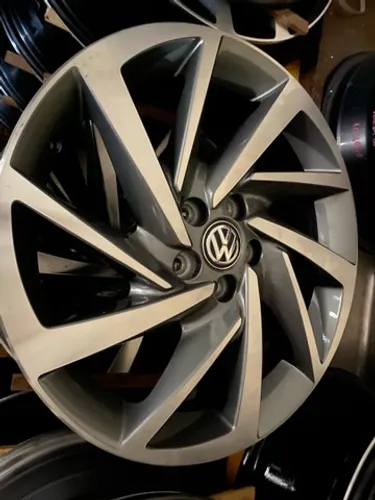 Roda VW Polo Higline aro 17 original unidade valor mínimo consulte o jogo 