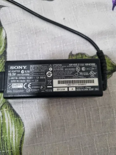 Fonte de Alimentação Sony 19.5V para Notebook