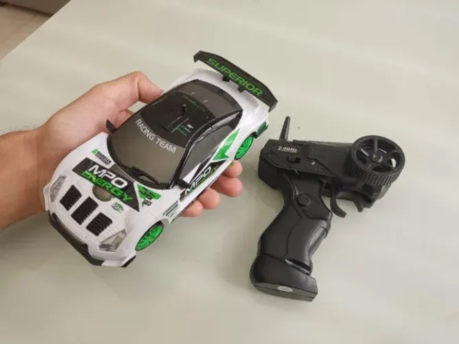 Carrinho de Controle Remoto Drift Returns 2 em 1 Branco
