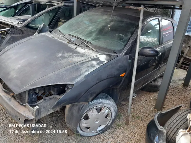 Ford Focus hatch 2001 para peças
