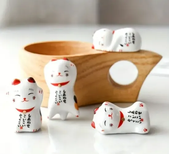 conjunto apoio hashi em cerâmica gato da sorte japonês