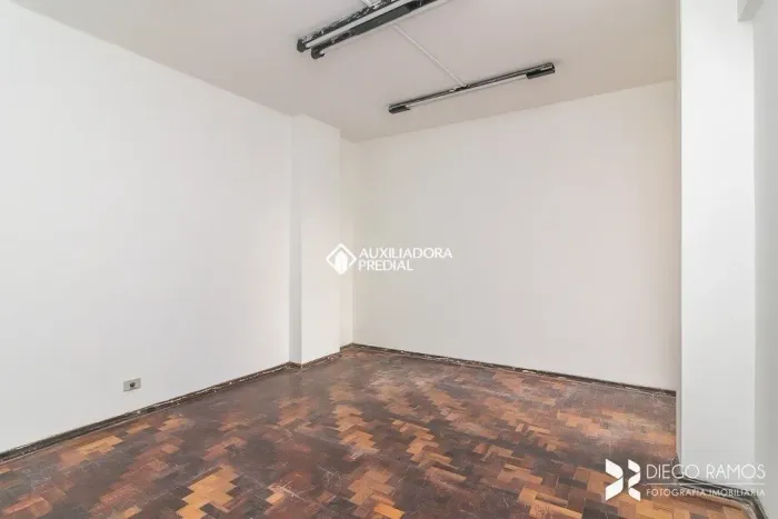 SALA COMERCIAL NO MIOLO DO CENTRO