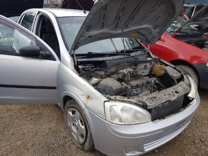 Corsa Hatch 2003 á 2004 Retirada De Peças