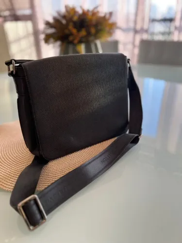 Bolsa tiracolo Louis Vuitton preto