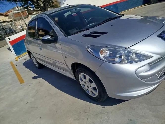 Peugeot 207 xr 1.4 impecável 
