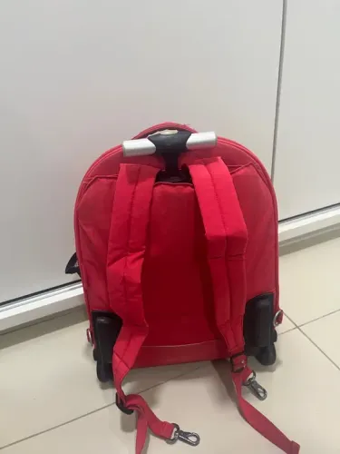 Mochila de rodinhas vermelha