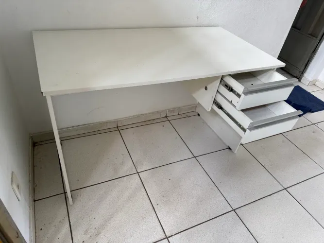 Mesa de escritório em MDF
