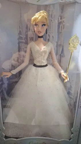 Boneca Cinderella 40 cm limitada 50 anos Disney Store 