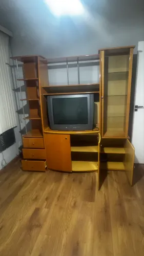 Vendo estante de madeira e vidros