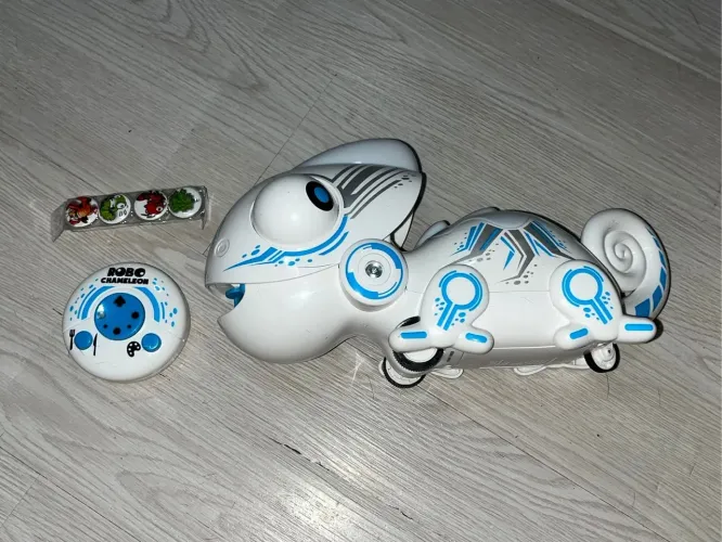 Robô Camaleão com Acessórios