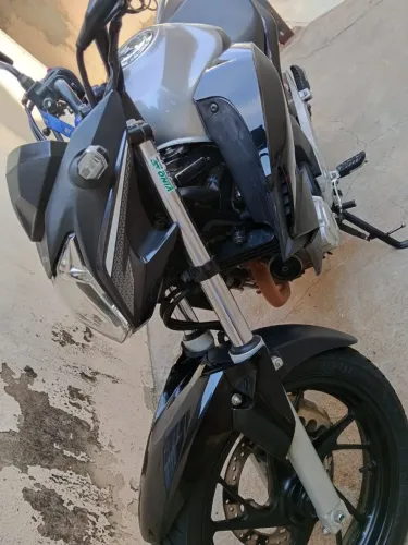 Vendo Moto Twister 250 Prata