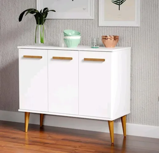 Buffet moderno branco com pés de madeira